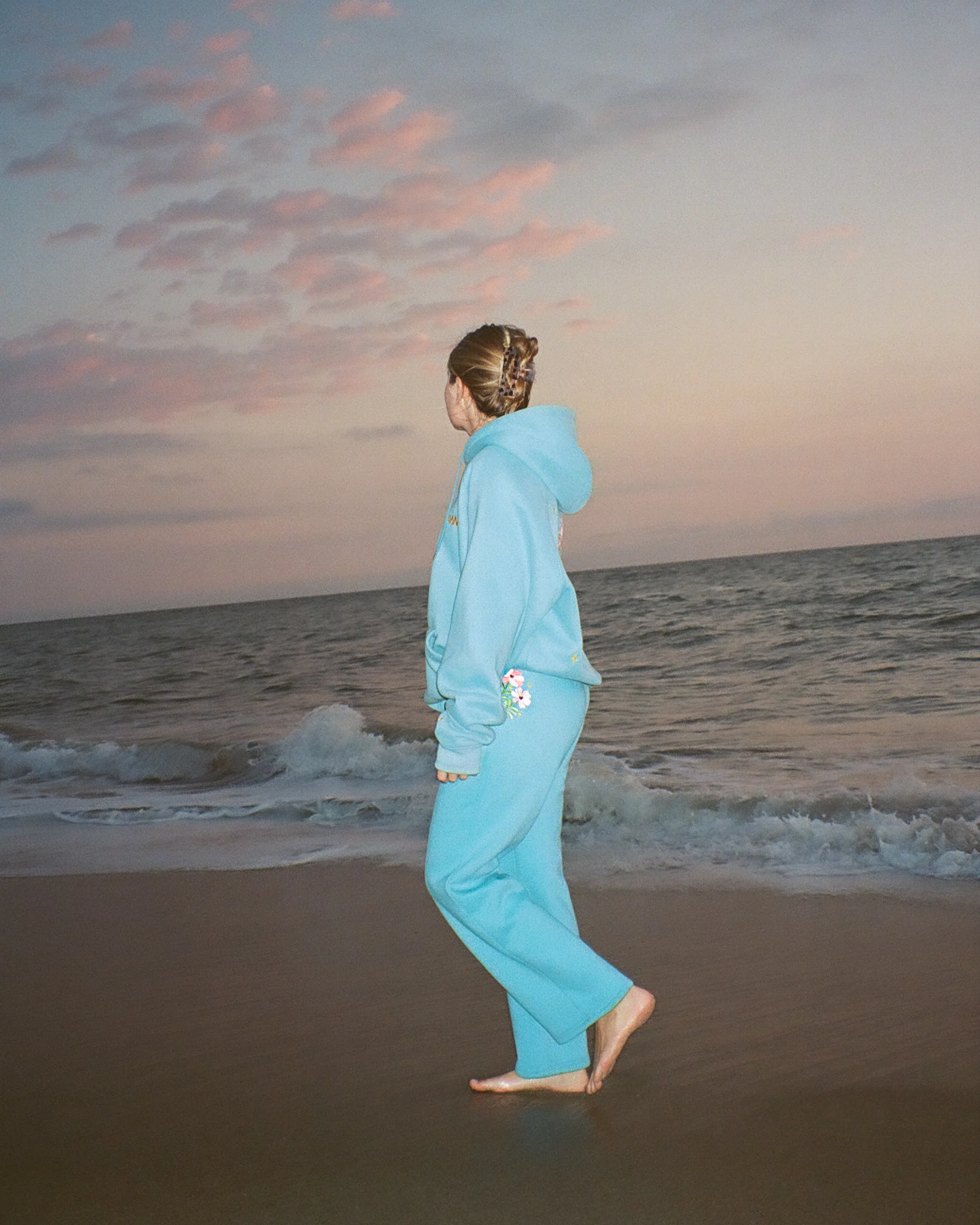 "Gift Giving" Sweatpants in Blue - Image 8
